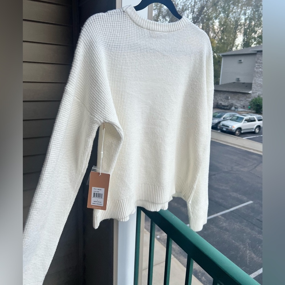 🆕 ✨ CYRUS Ivory Textured Waffle Knit Crewneck Sweater Size L Soft Cozy Classic - Picture 6 of 15
